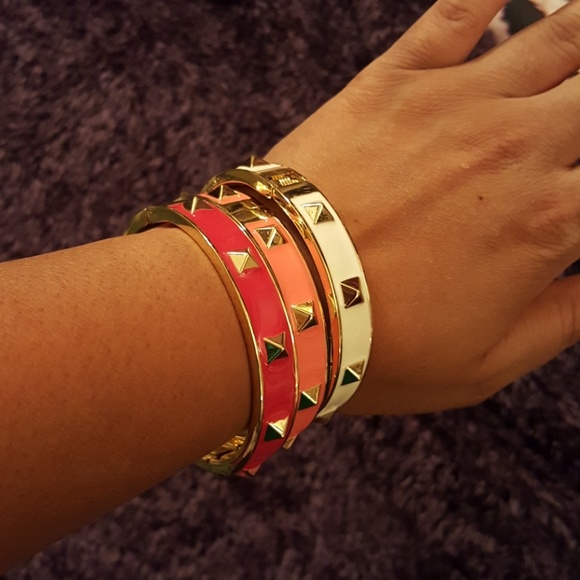 LAST 1! Pyramid Studs Enamel Bangle - Picture 4 of 4